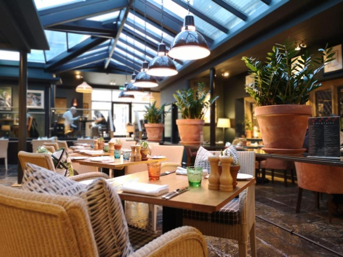 The Broadway Hotel Exterior foto